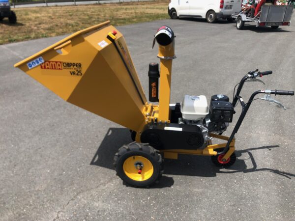 BROYEUR DE BRANCHE YAMA VR25 autotracté – Image 3