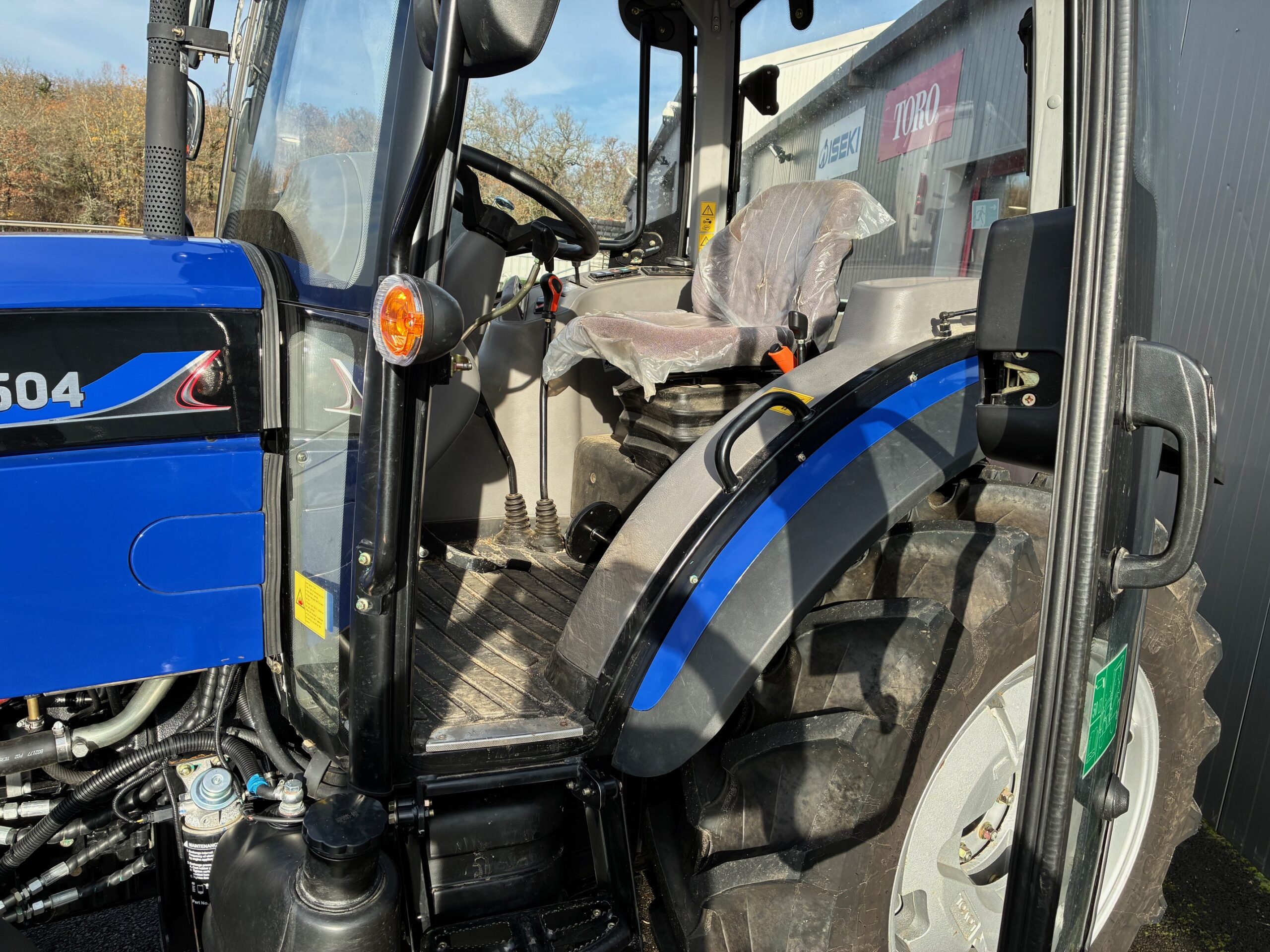 Tracteur LOVOL M504 cabine clim – Image 20