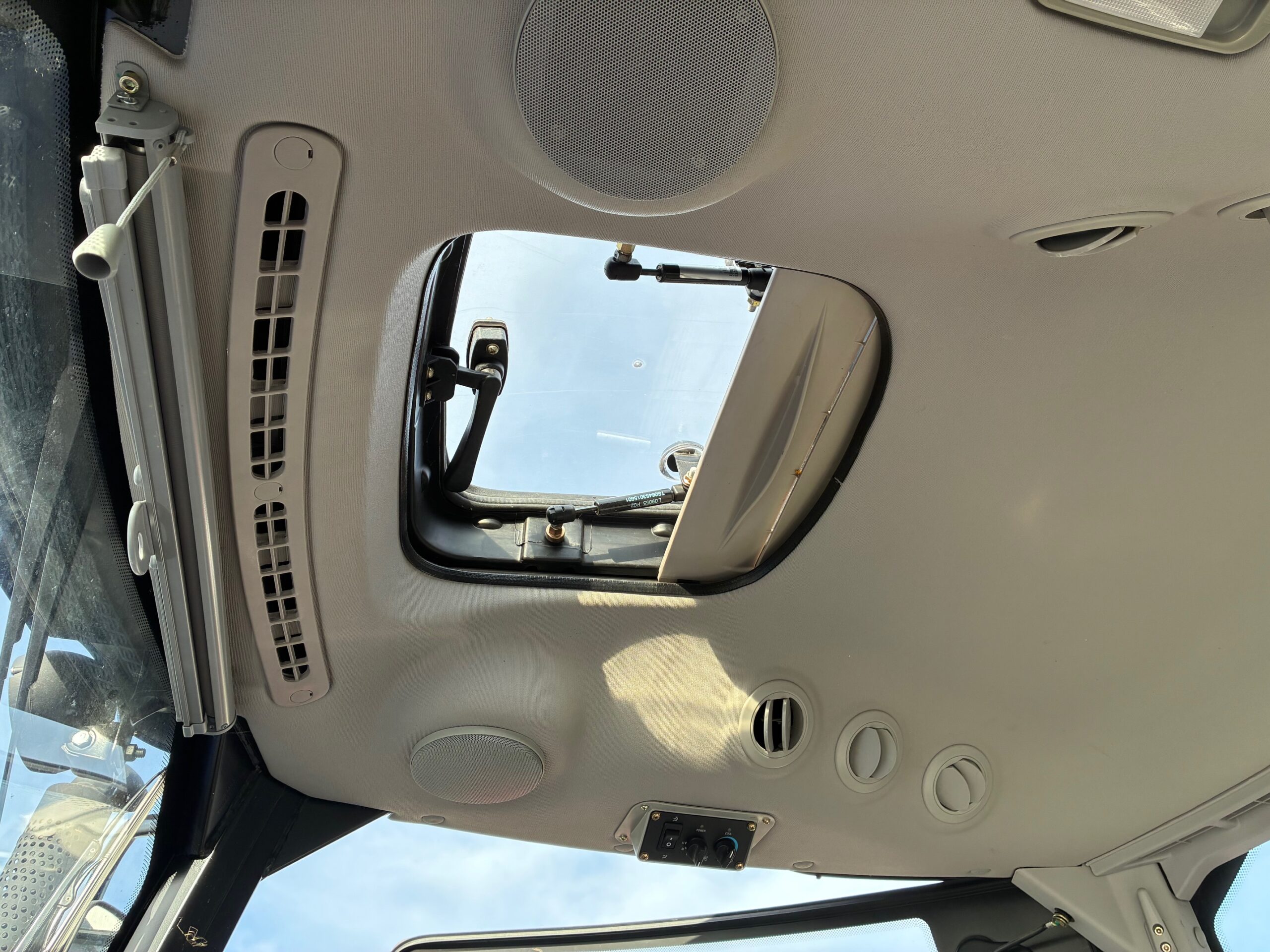 Tracteur LOVOL M504 cabine clim – Image 21