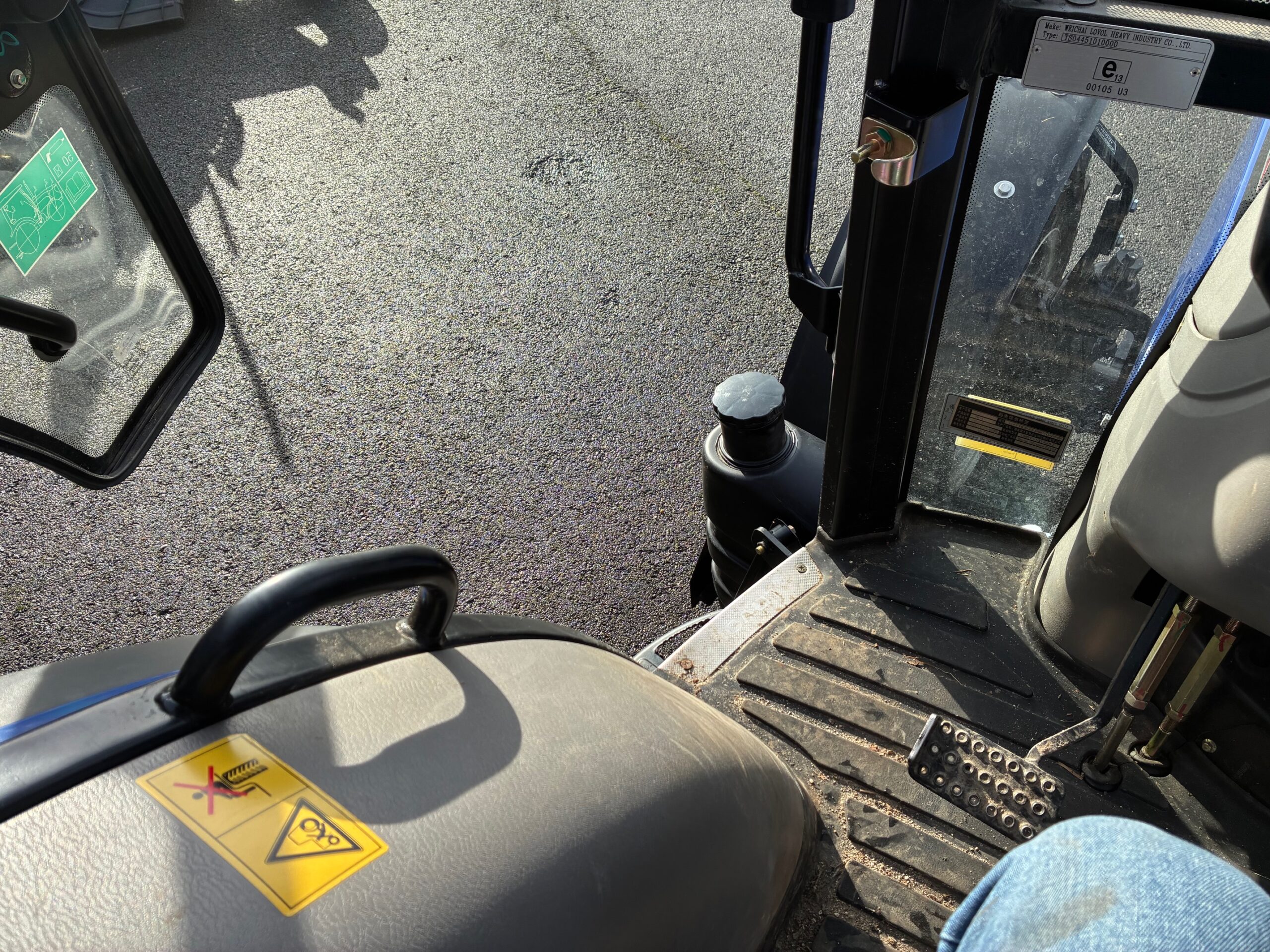 Tracteur LOVOL M504 cabine clim – Image 2