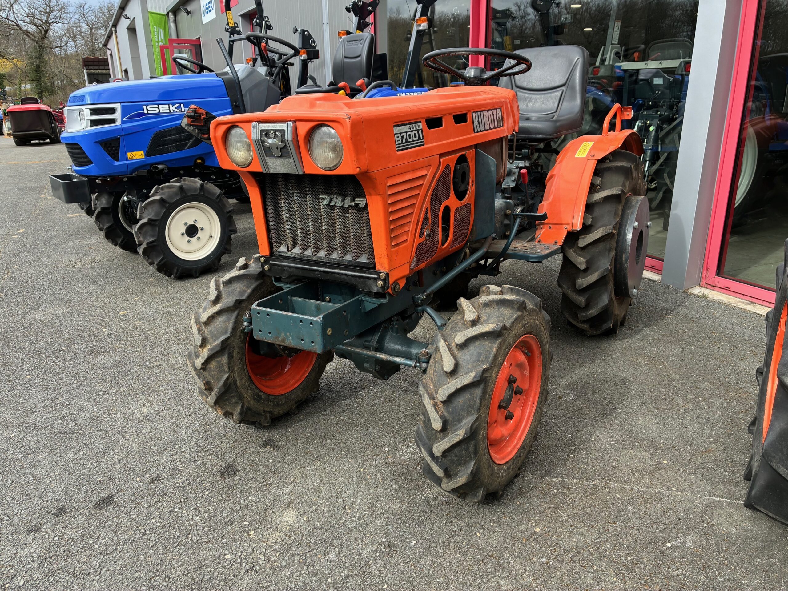 Micro tracteur d'ocasion Kubota B7001 – Image 2