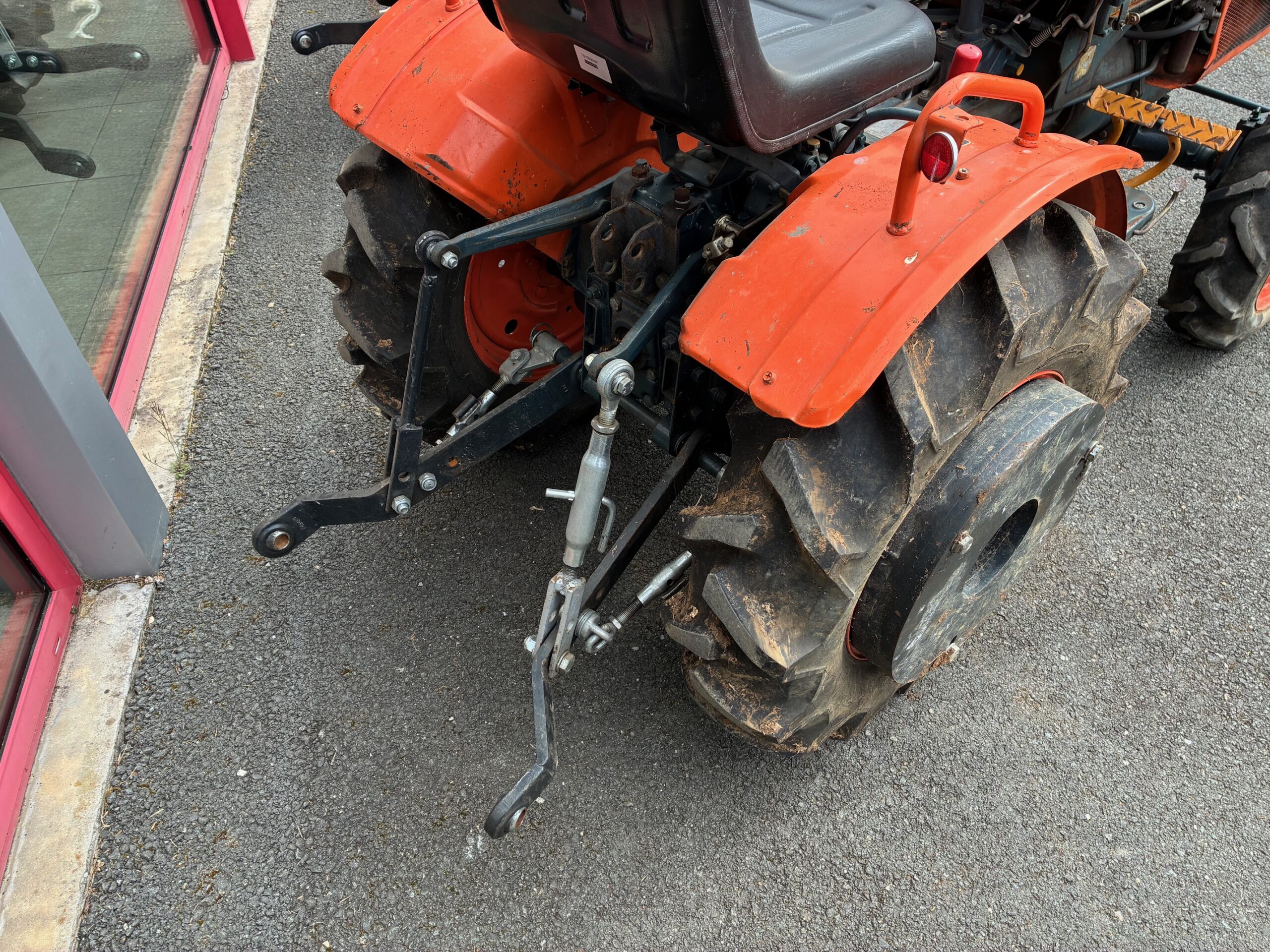 Micro tracteur d'ocasion Kubota B7001 – Image 4