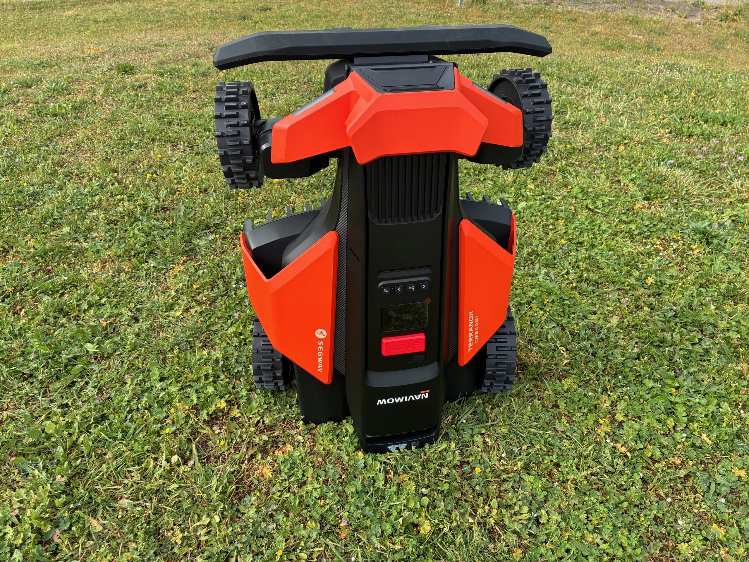 NAVIMOW Robot de tonte serie M - CM120M1 - 12000 m2 – Image 4