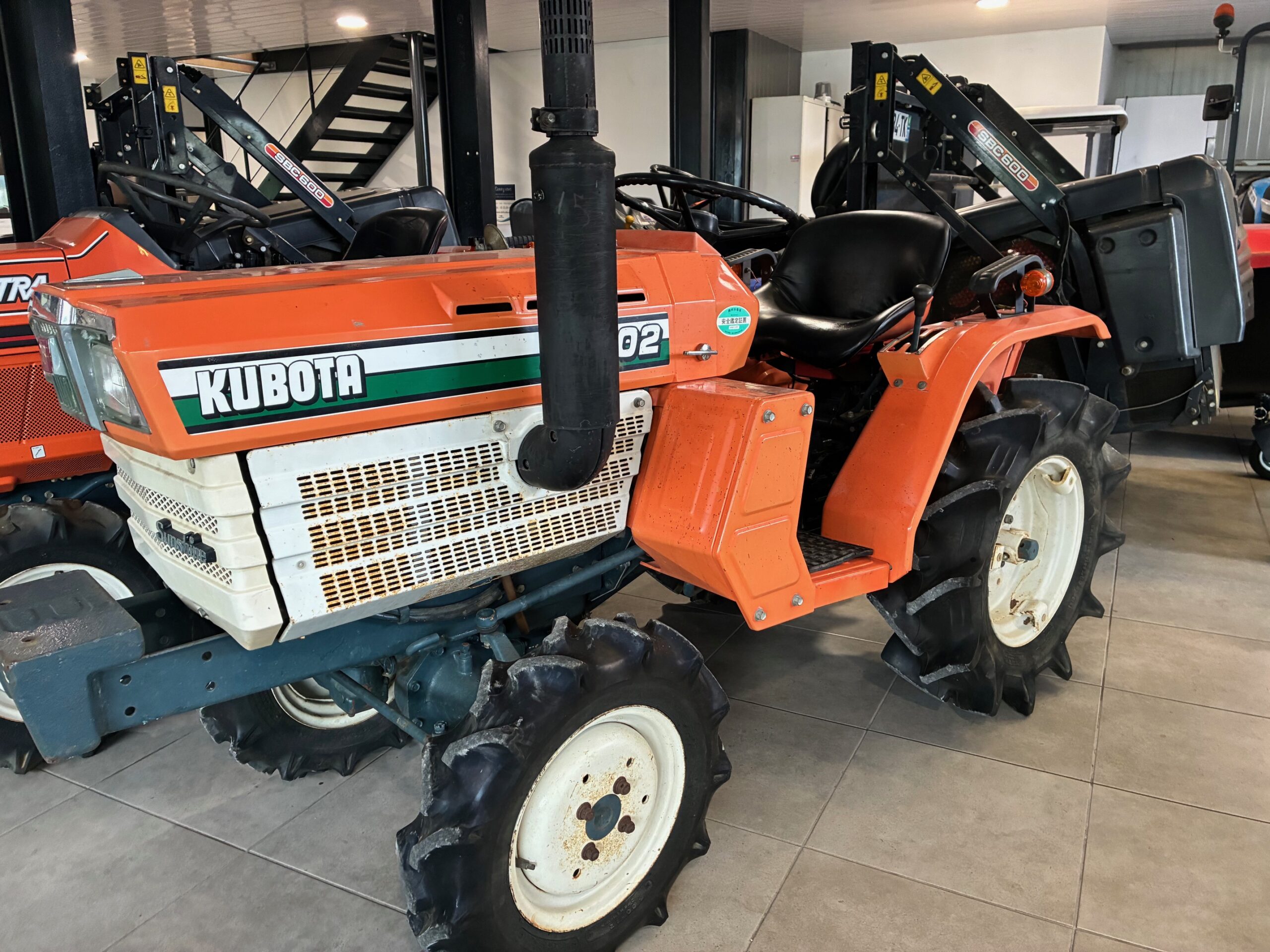 KUBOTA B1402